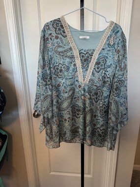 Dress Barn Blue Paisley V-Neck Lace-Trim Tunic Top